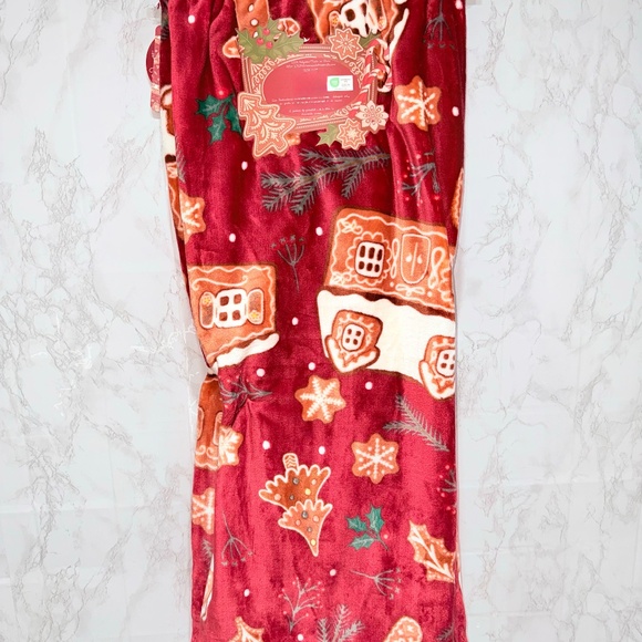 North Pole Cookie Co Red Gingerbread Christmas Throw Blanket - Picture 4 of 4